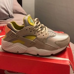 Womans size 7 huarache
